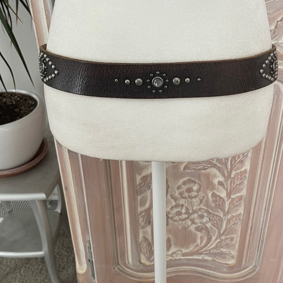 Retro Guess Leather Belt - Picture 3 of 11